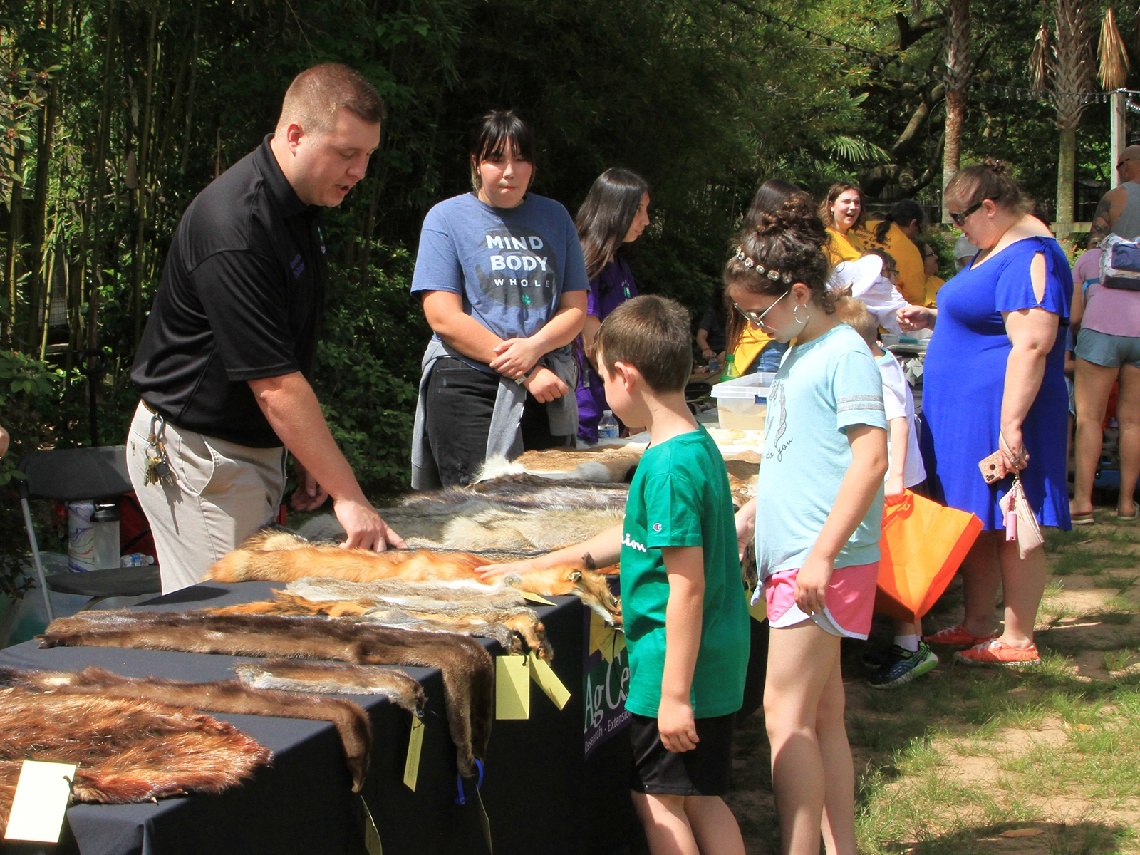 kids looking animal biofacts