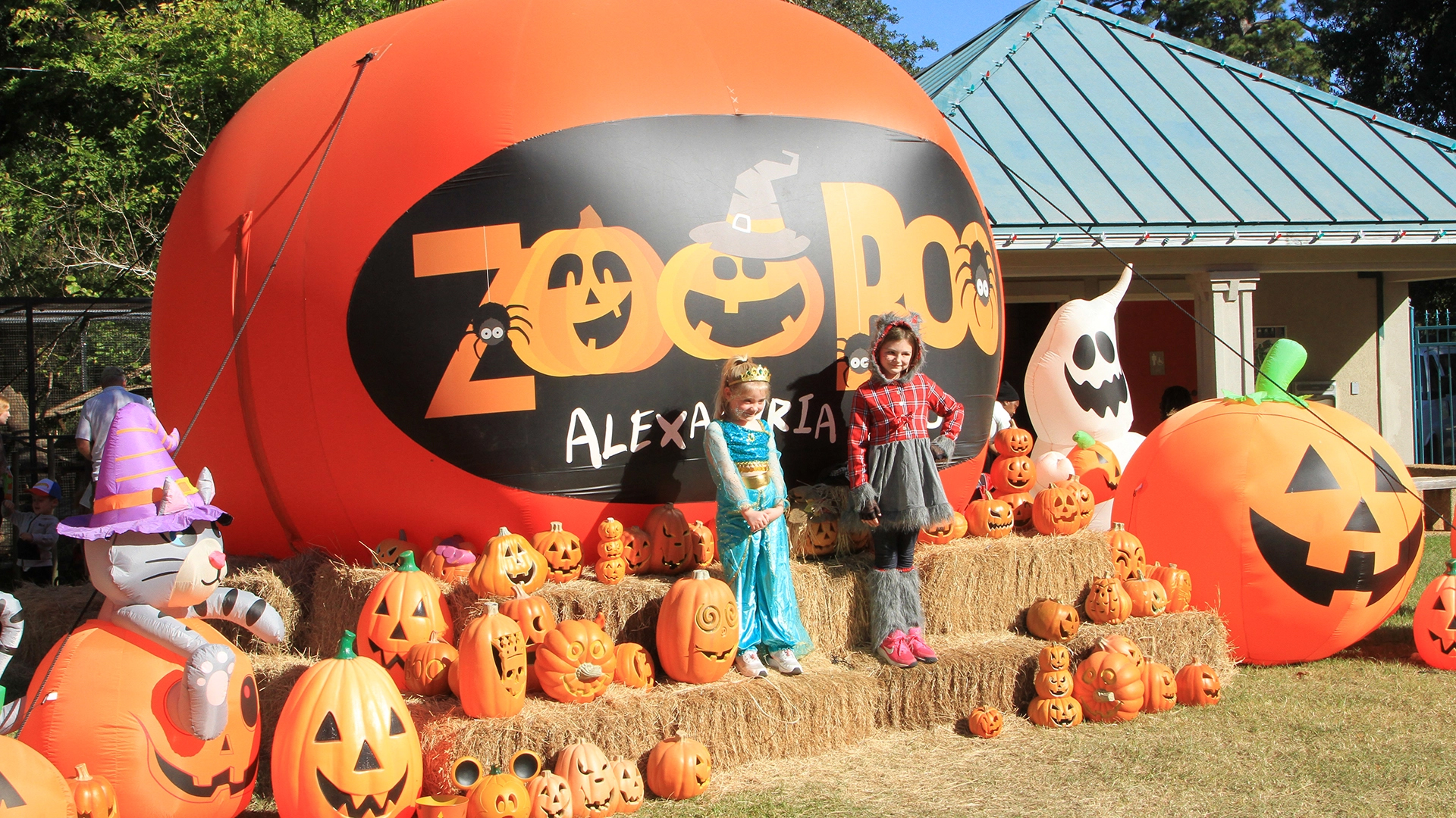 Zoo Boo inflatable pumpkin with kids