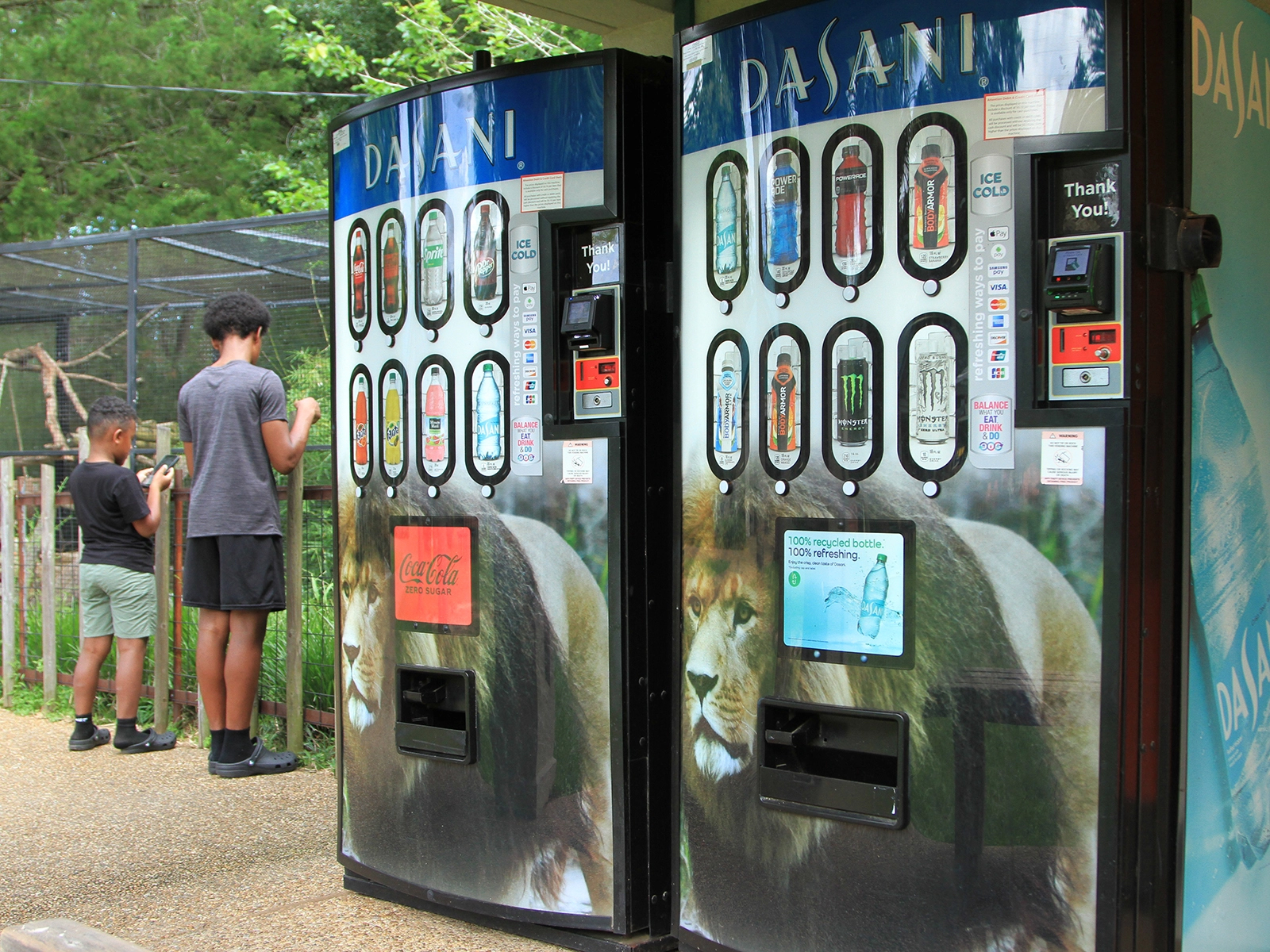 vending machines in zoo