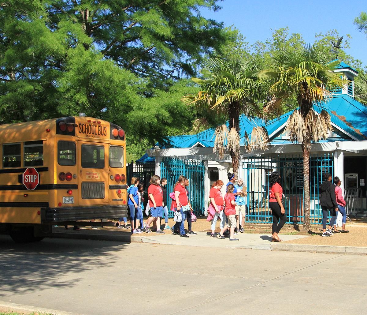 students entering Zoo