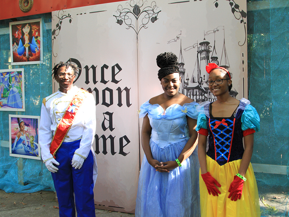 Zoo Boo student volunteers in costume